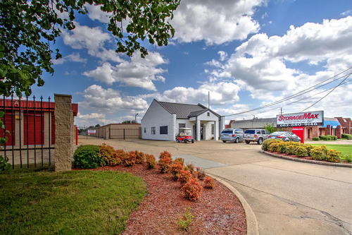 StorageMax Tupelo on Main storage facility exterior view